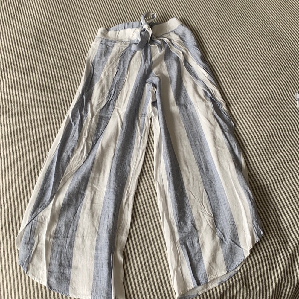 Flowy pants and crop top set
